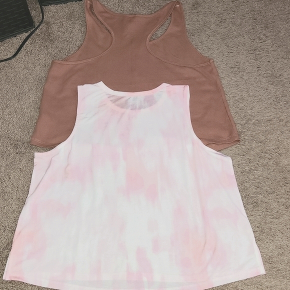 Bundle of 2 Old Navy XL Tank Tops - Picture 3 of 10